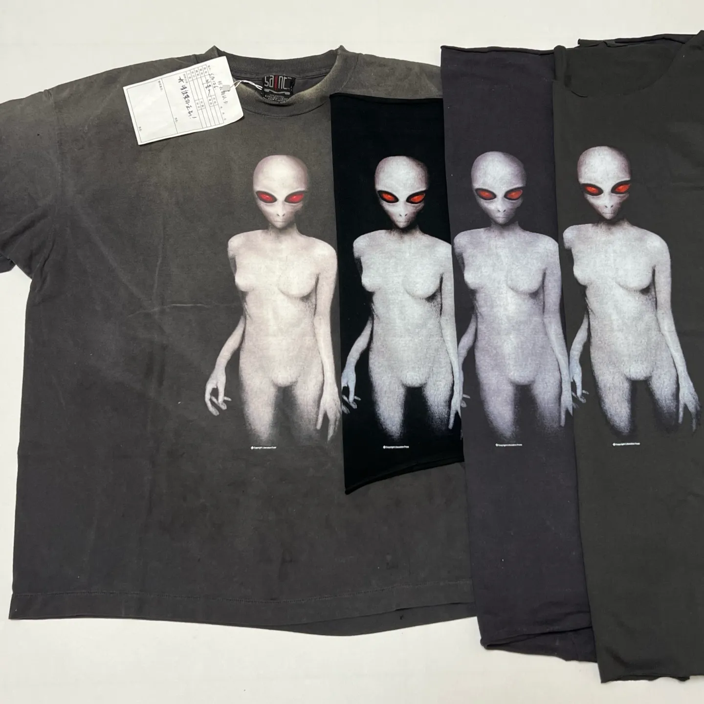 Ultra-difficult printing process, striving to restore the authentic level SAINT Mxxxxxx SS TEE/ALIEN/BLK Dark alien retro distressed short-sleeved, washed black S-XL SAINT Mxxxxxx continues this year's gothic dark style Ultra-difficult alien printing process, absolutely top-notch, professional washing factory jointly owned by Hong Kong businessmen, ultra-high standard restoration ZP Correct collar label/wash water label/cherub label. The difference is based on pictures and goods